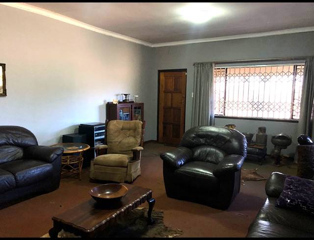 4 BEDROOM HOUSE FOR SALE IN HOUTKOP AH